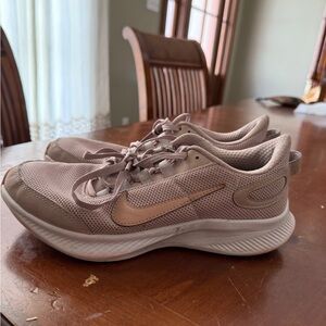 Nike Peach Running Shoes